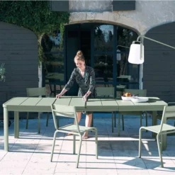 Table Fermob Oléron Avec 2 Rallonges 155 / 255 X 100 Cm - Gris Orage -Fatboy Soldes oleron cactus maillane book2020 sebastien erome 6 min 1 2